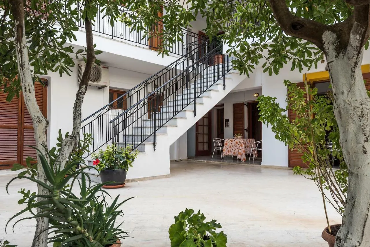Areti Apartments Poros  Poros (Kefalonia)