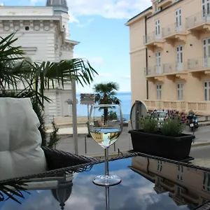 https://apartment-seaview.primorje-gorskikotar.com